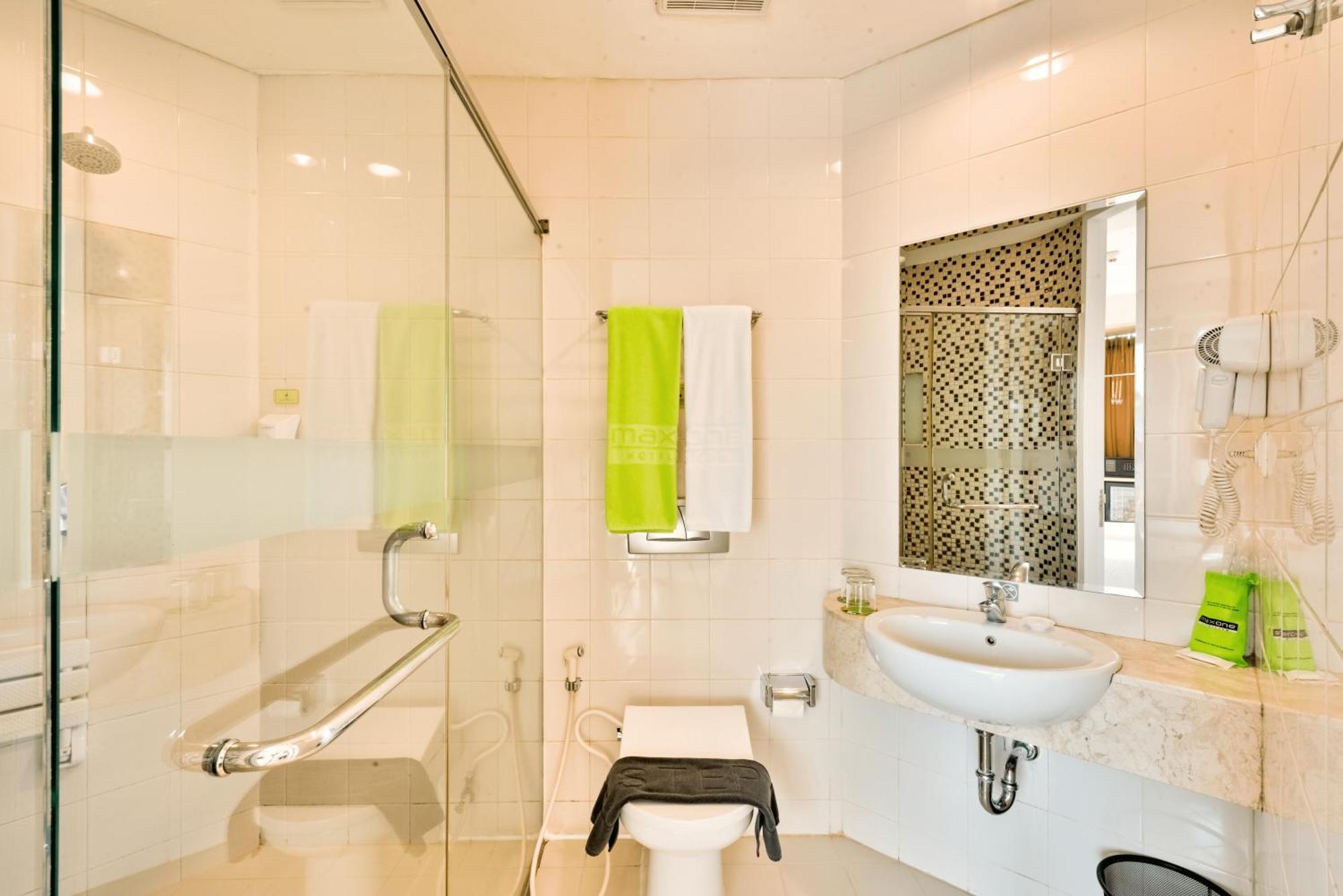 Maxone Premier Melawai Hotel Джакарта Екстериор снимка