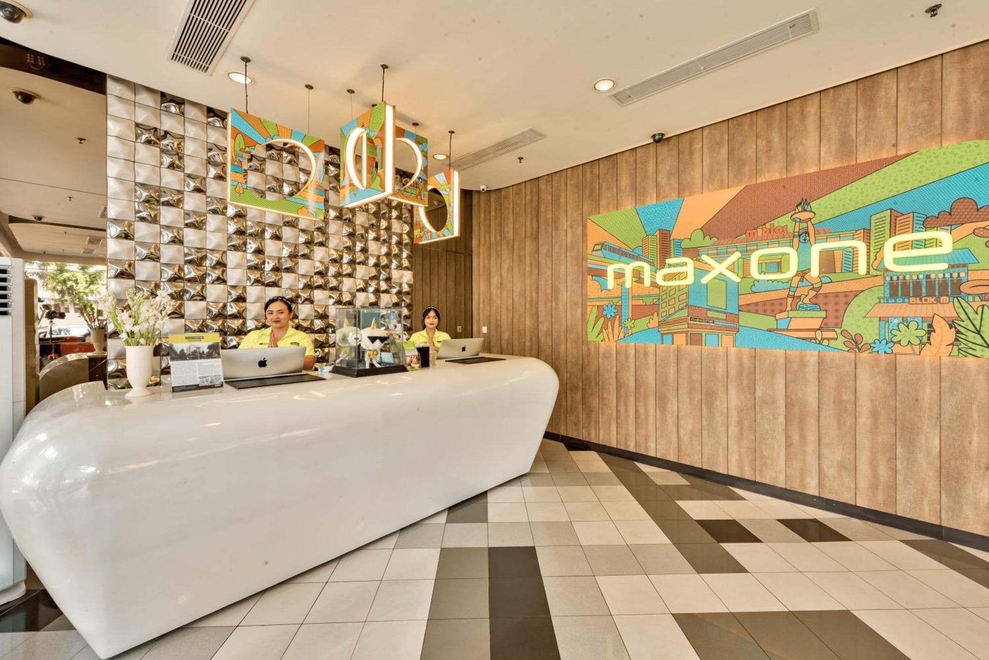 Maxone Premier Melawai Hotel Джакарта Екстериор снимка